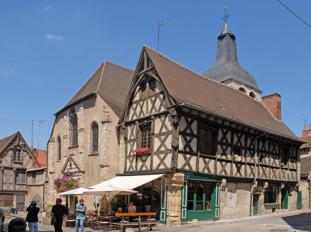 A tall building with a balcony and balconies